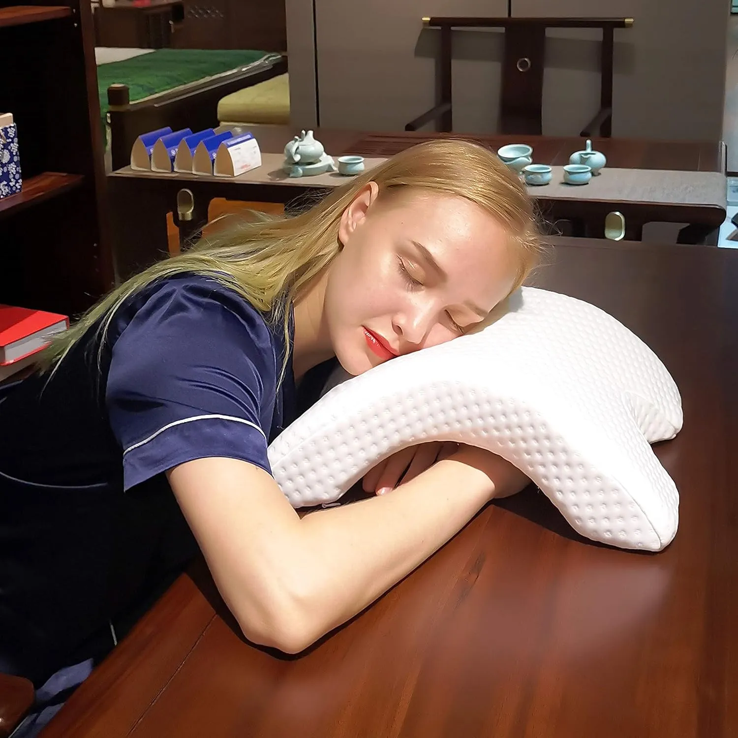 ALEVMOOM Sleeping Pillow Couple Pillow Arm Pillow Cuddle Pillow Memory Foam Travel Arched Shaped U Pillow Providing Comfort and Support Curved Pillow for Couples