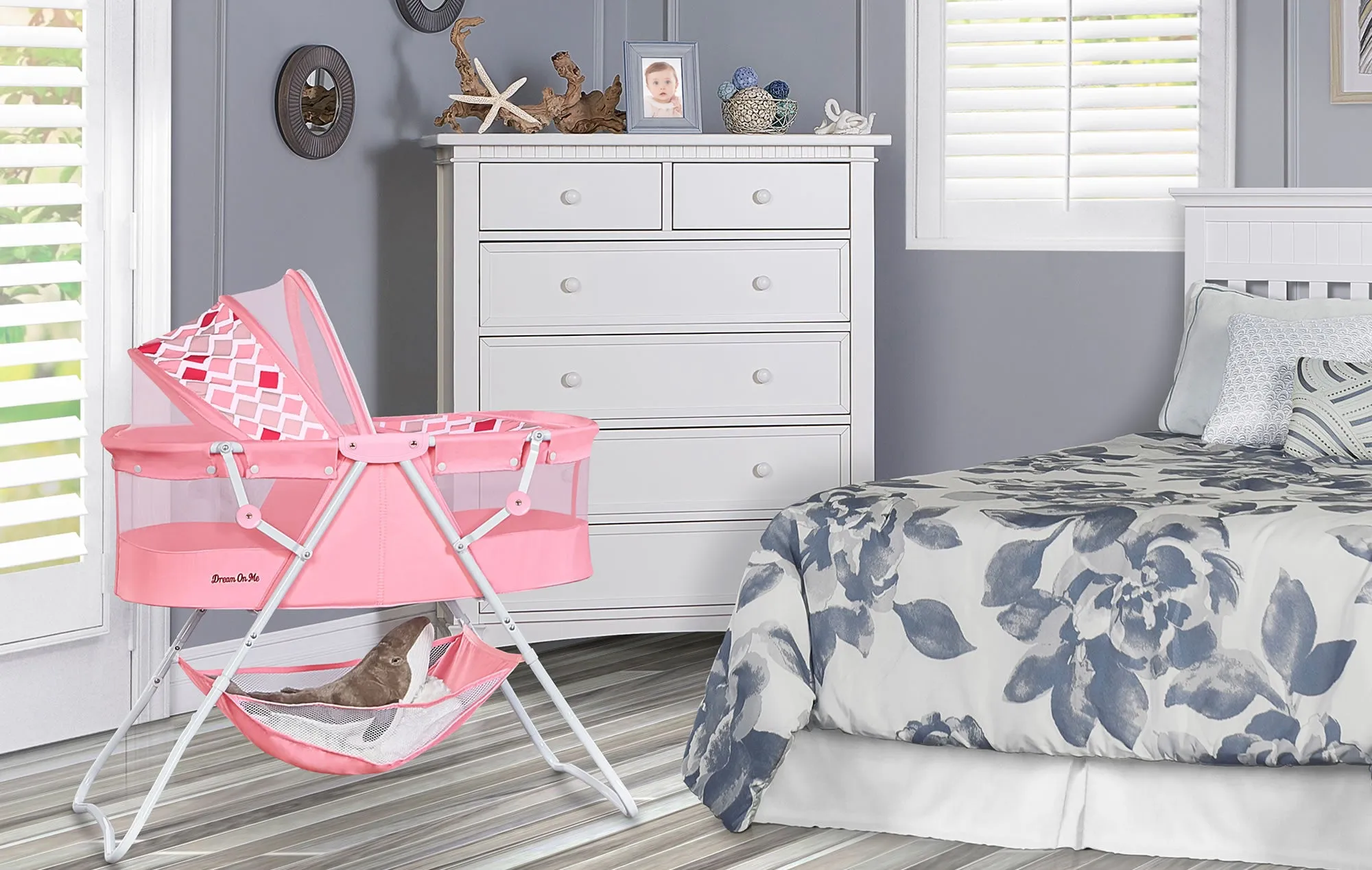 Dream on Me Karley Bassinet in Rose
