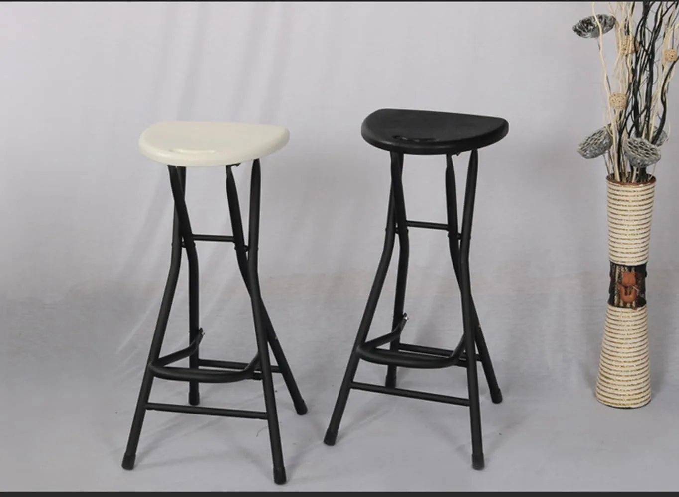 Folding Stool, Black 28 inch Foldable Stools for Adults Folding Bar Stool with Handle,Loads 250 Lbs,Collapsible Heart-Shaped Folding Counter Height Stool Chair for Camping Kitchen, 1 Pack,