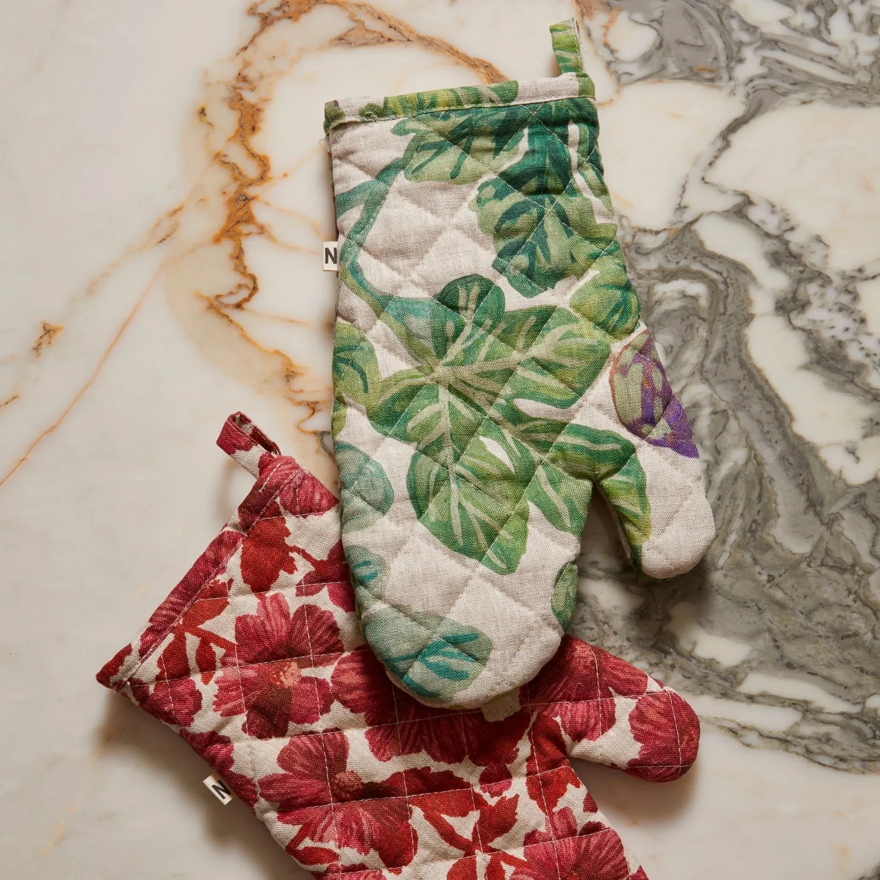 Leon Cerise Oven Mitt