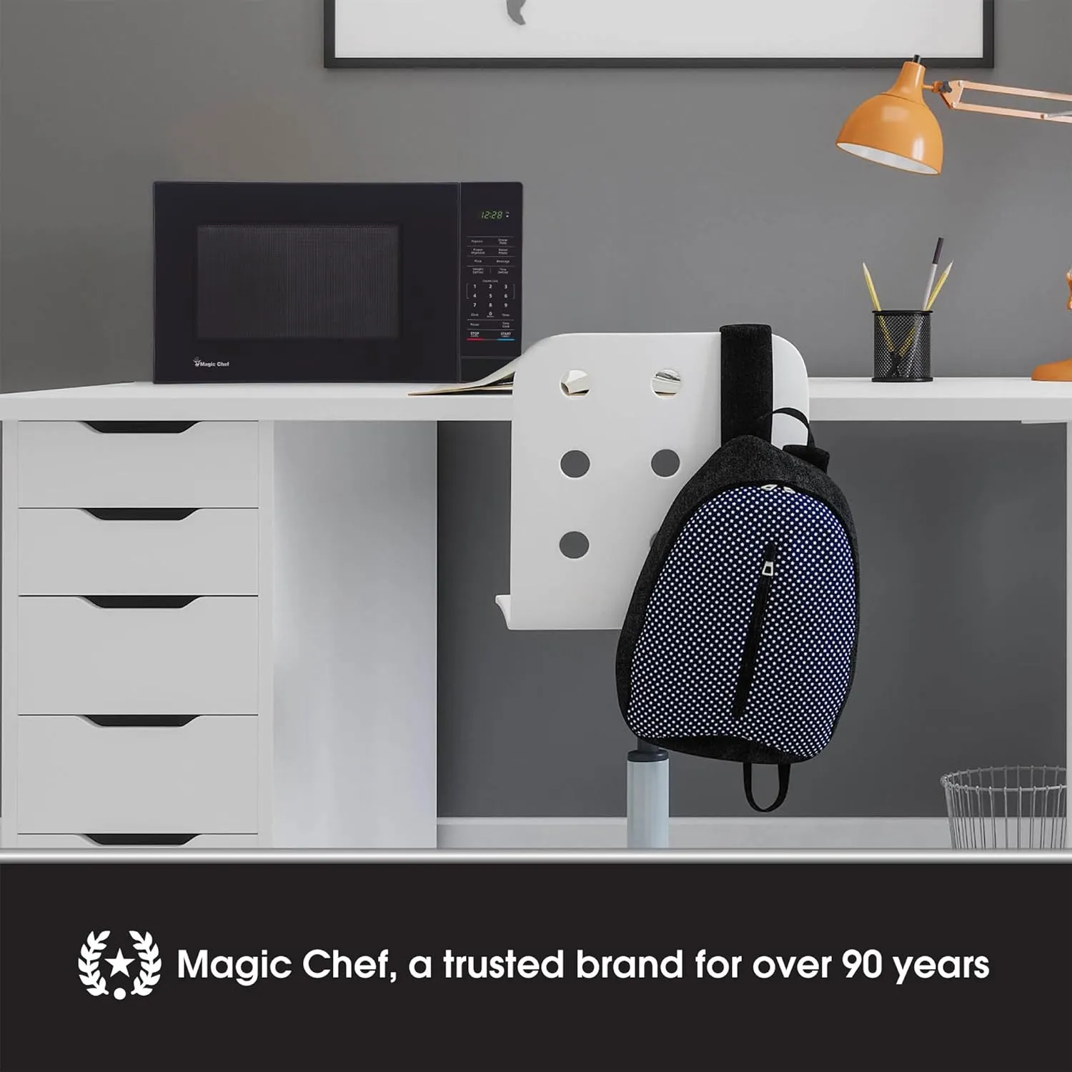 Magic Chef Compact Countertop Microwave Oven, 1000 Watts, Black, 1.1 Cu. Ft. - Digital Kitchen Appliance with One-Touch Cooking, Child Lock, Timer, Reheat, Defrost and 10 Power Levels
