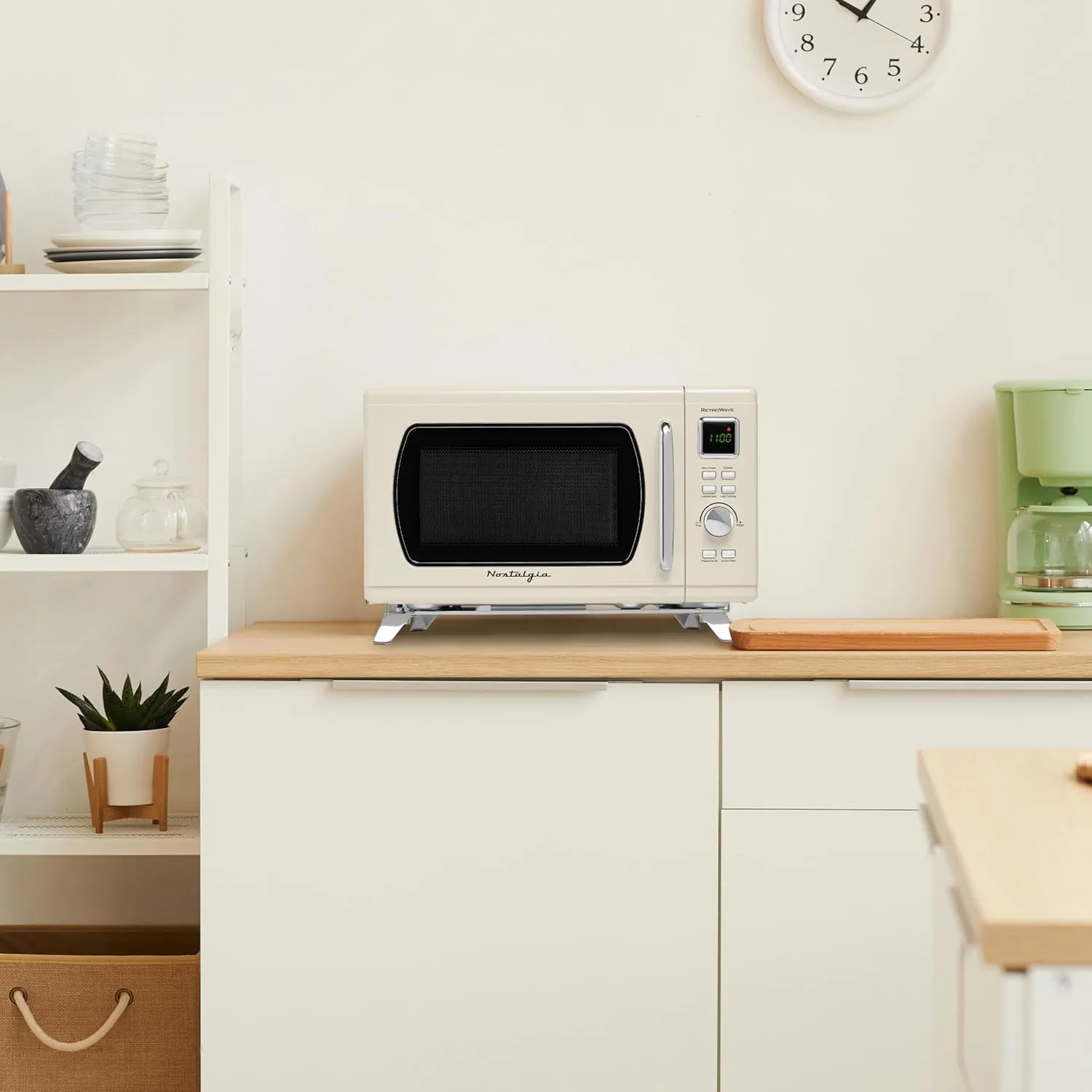 Nostalgia NMCMO9FTCRM6A Microwave Oven, 0.9 Cu. Ft, Cream