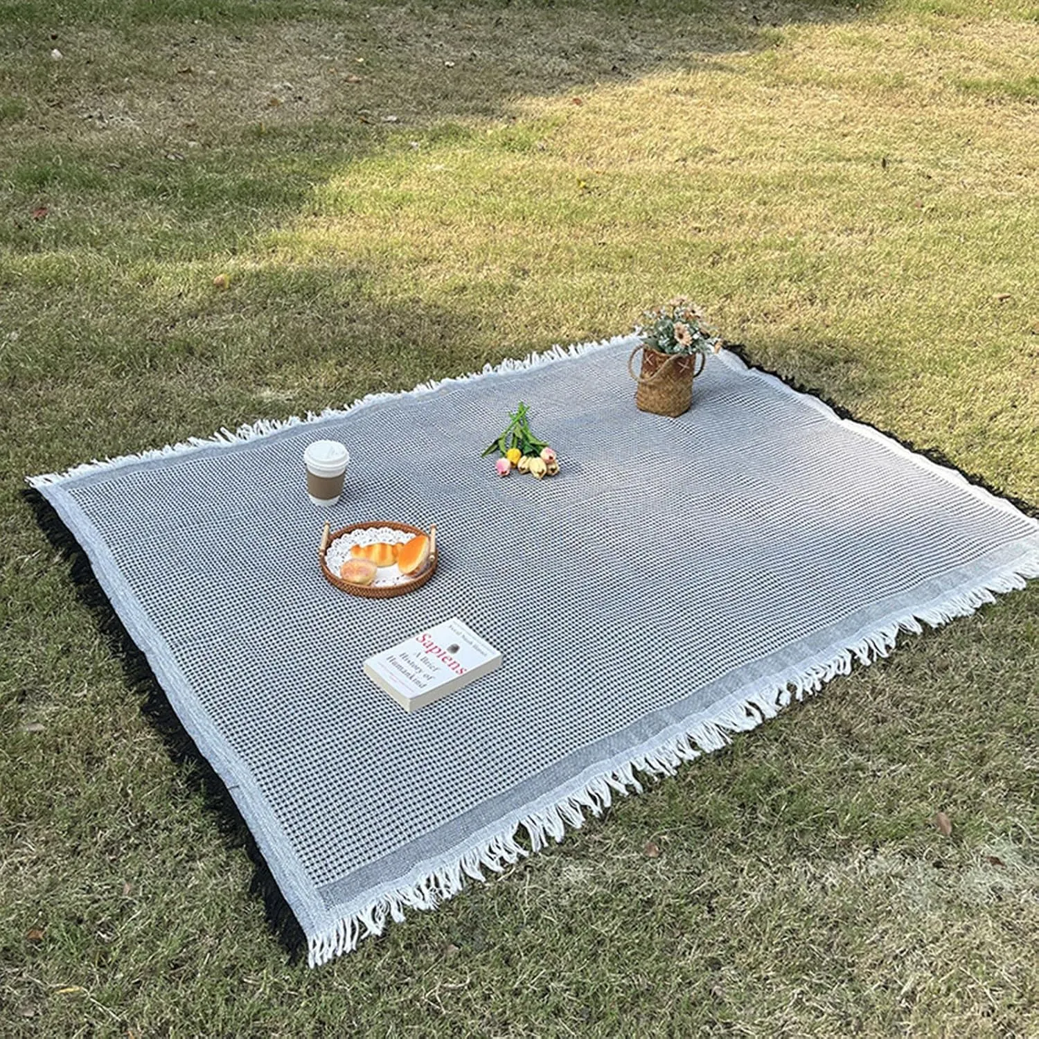 Picnic Blanket, Soft Tassels Foldable Outdoor Lightweight Camping Mat for Park Grassland (Black, 180cmx180cm)