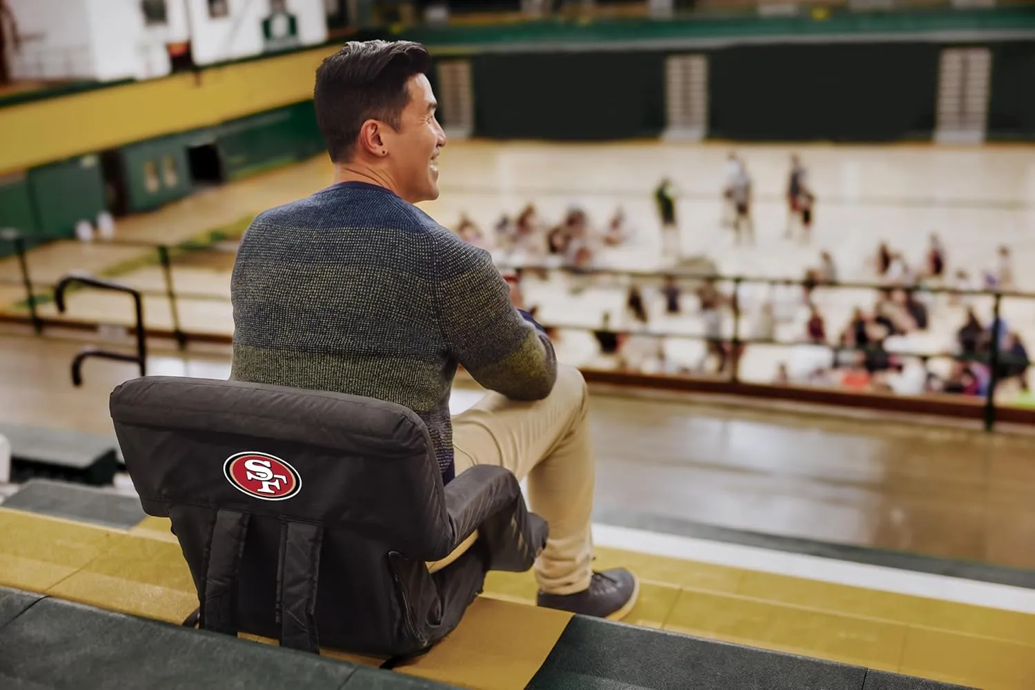 PICNIC TIME Black San Francisco 49ers Ventura Seat Portable Recliner Chair