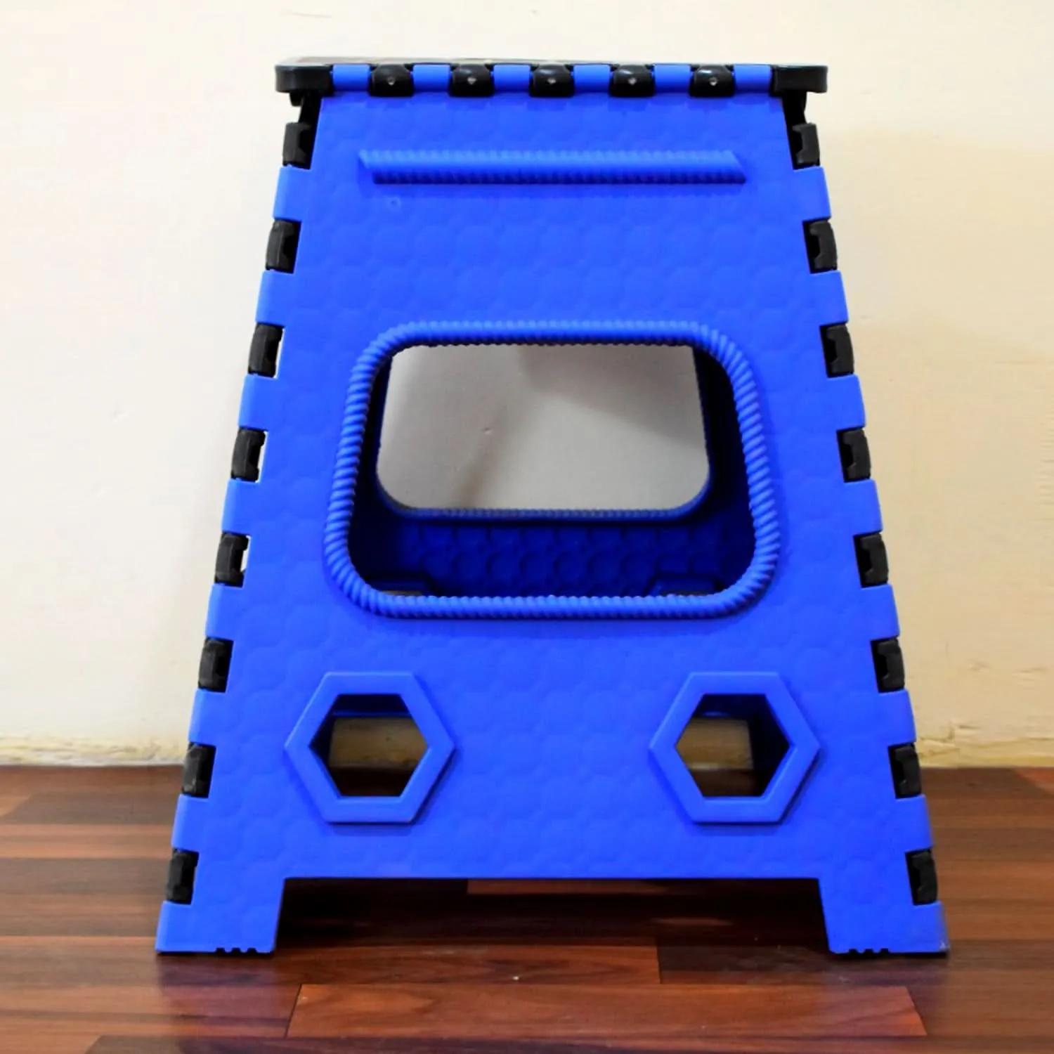 Plastic Pick And Move Strong Step Stool Table (18 Inch)