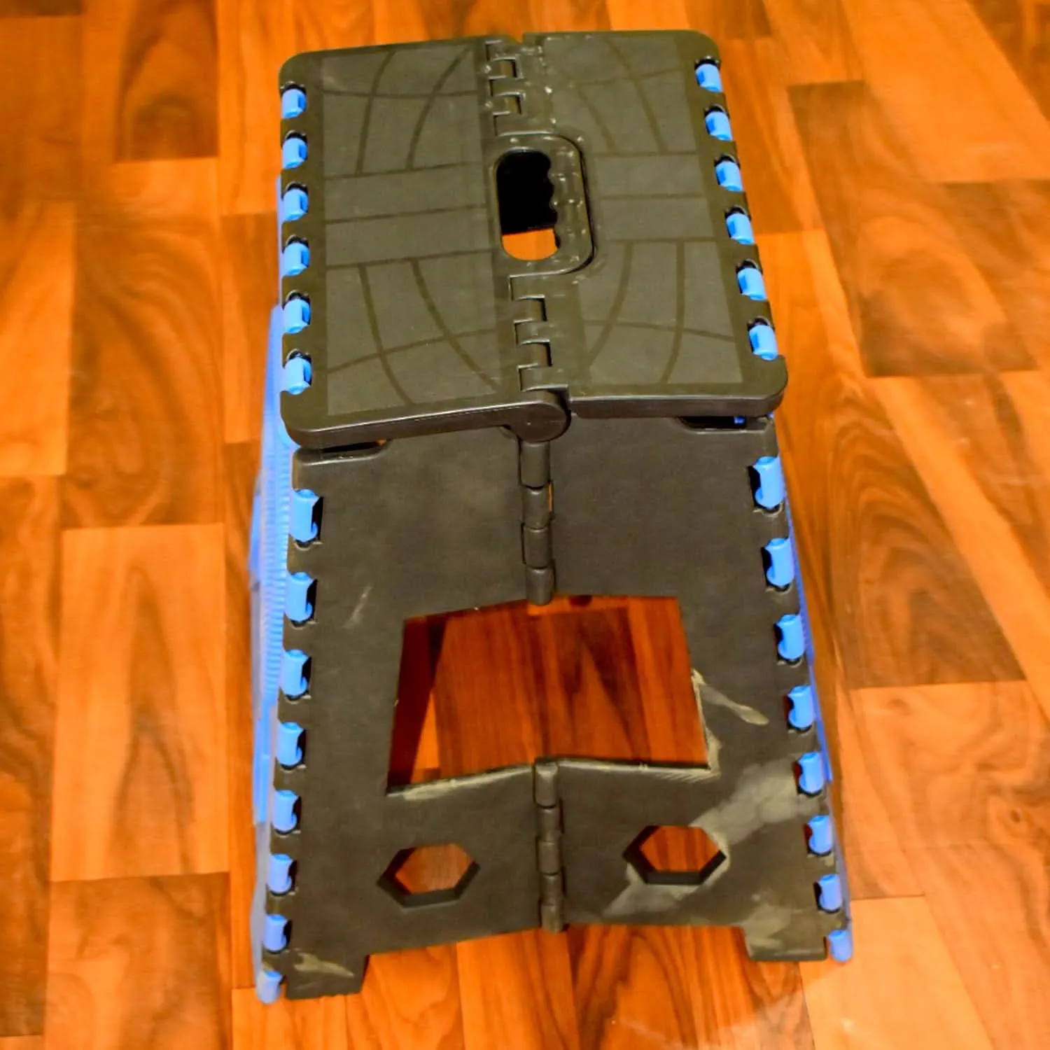 Plastic Pick And Move Strong Step Stool Table (18 Inch)