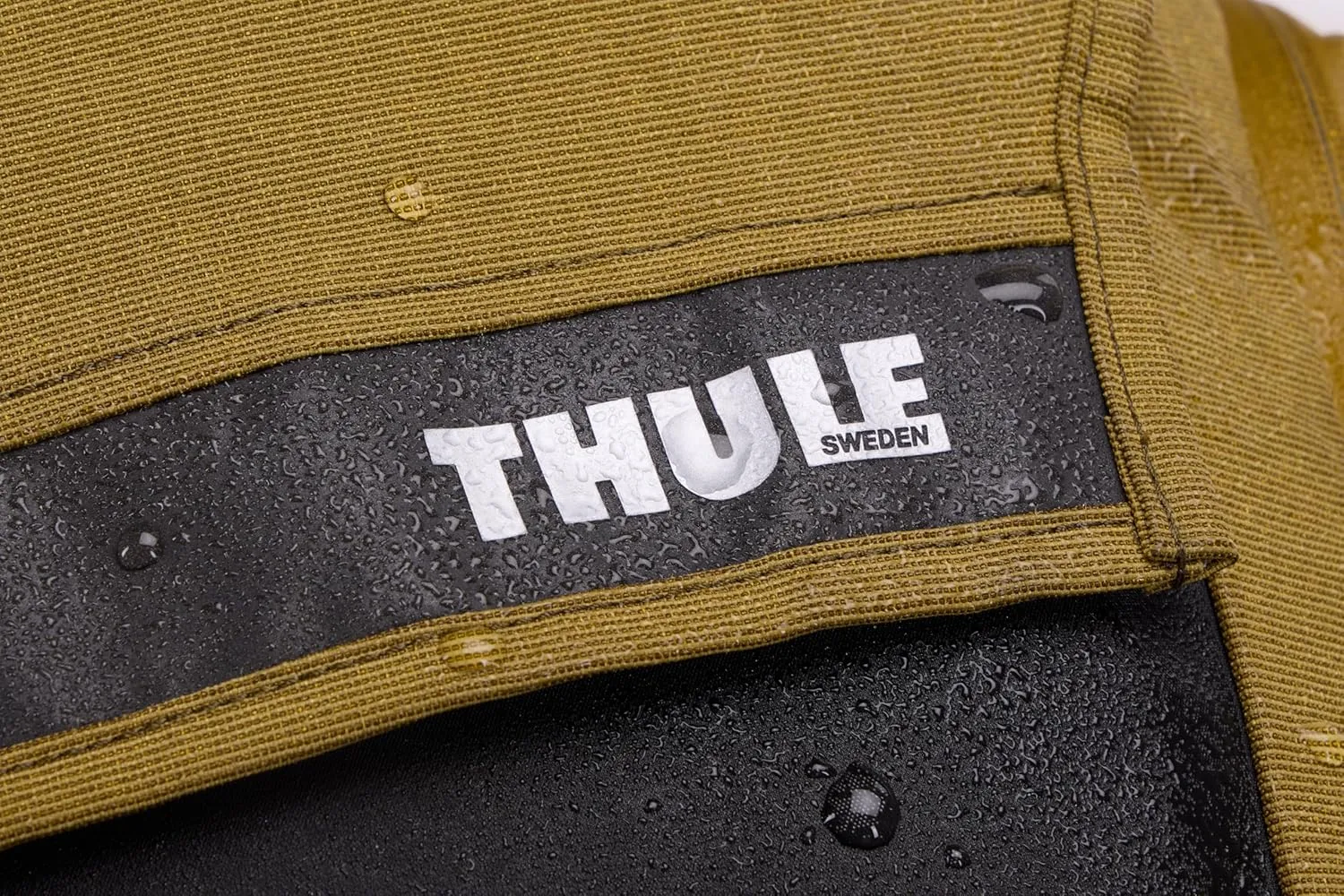Thule Paramount Bike Commuter Backpack - 28L Capacity - Adjustable fit - 16" Padded Laptop Sleeve and 11" Tablet Pocket - Helmet Attachment - Accessible Side Phone Pocket - Taillight Loop