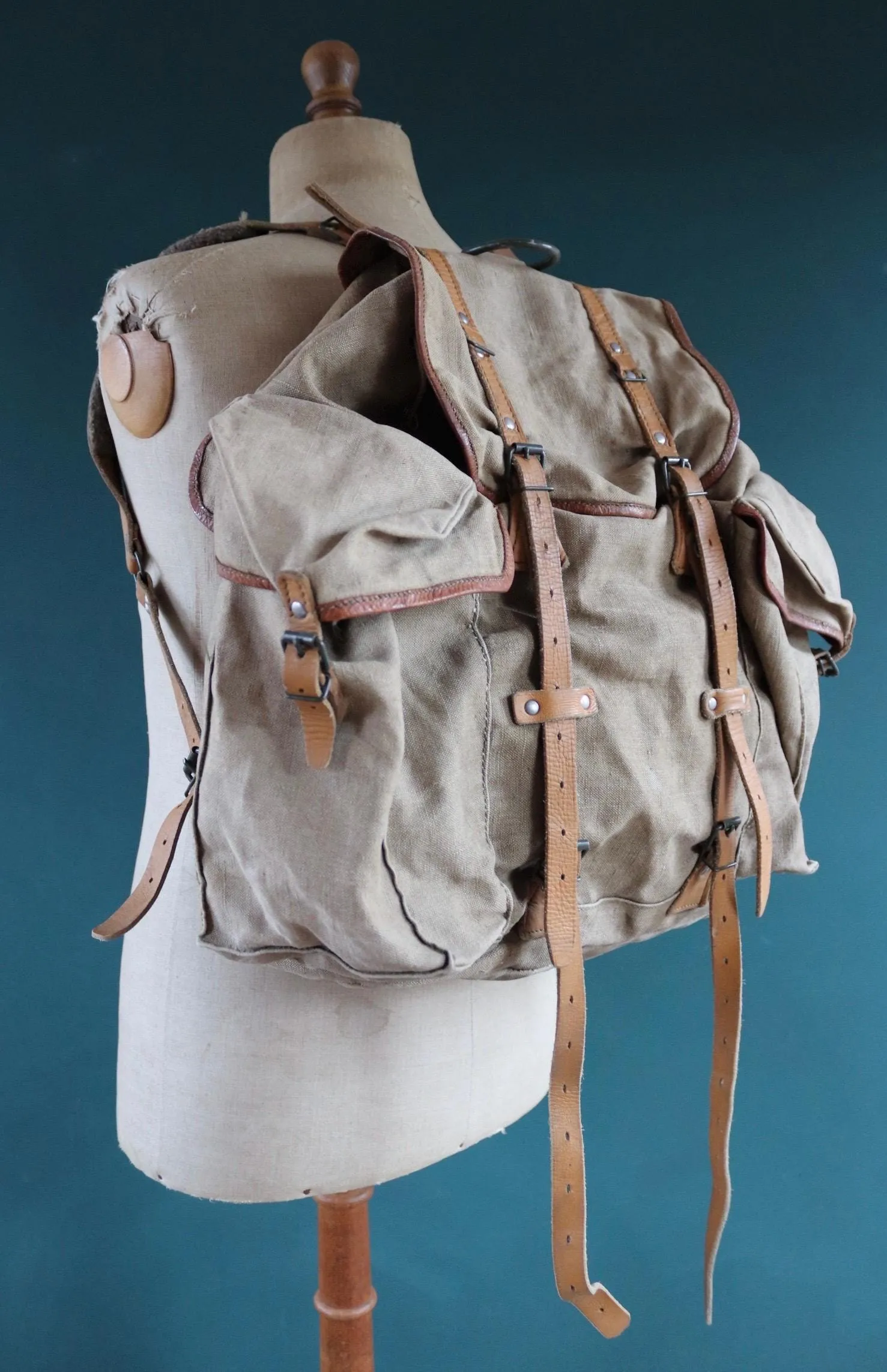 Vintage 1950s French army rucksack - military backpack made by Lafuma - khaki green cotton canvas - for camping and hiking - metal frame