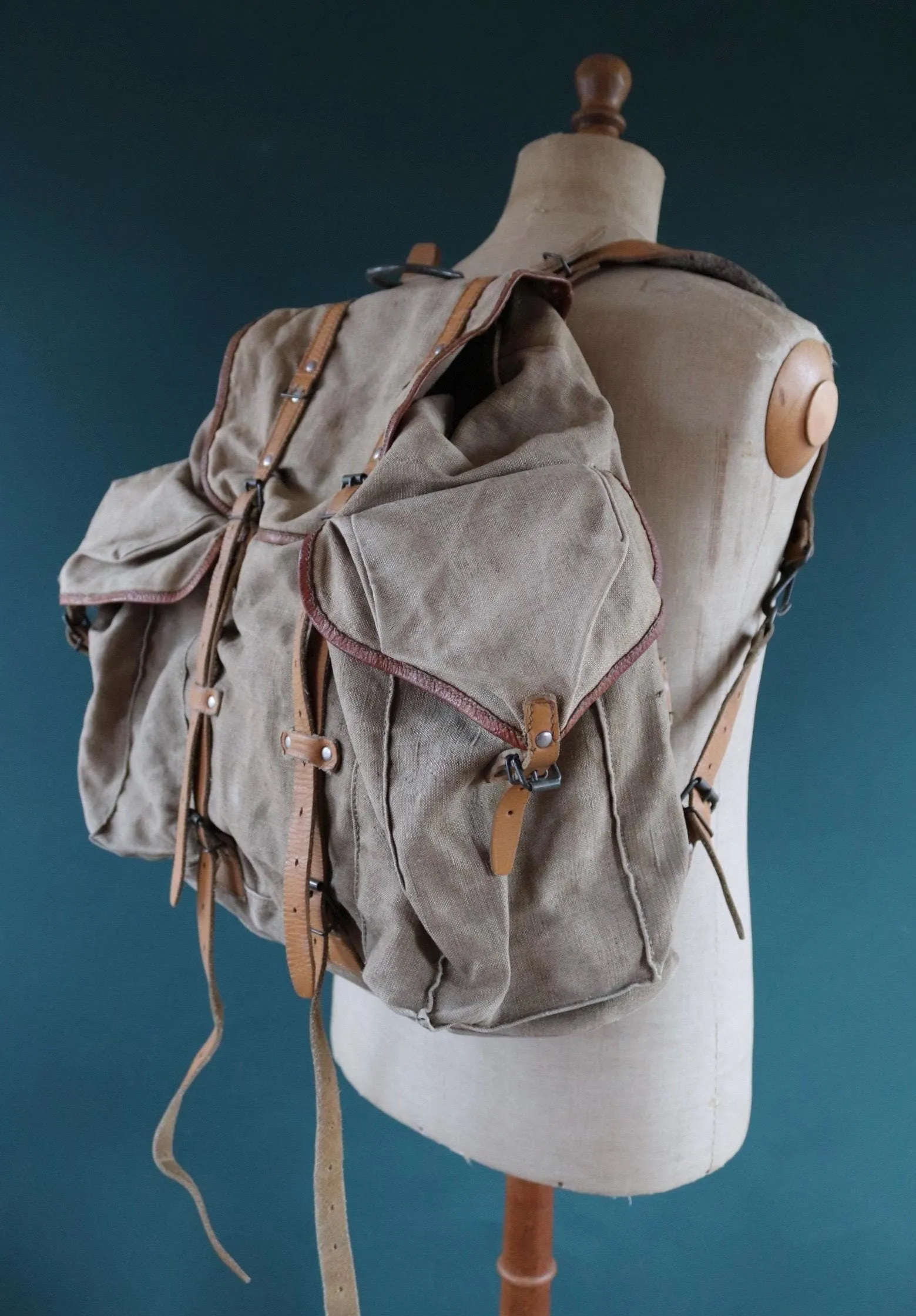 Vintage 1950s French army rucksack - military backpack made by Lafuma - khaki green cotton canvas - for camping and hiking - metal frame