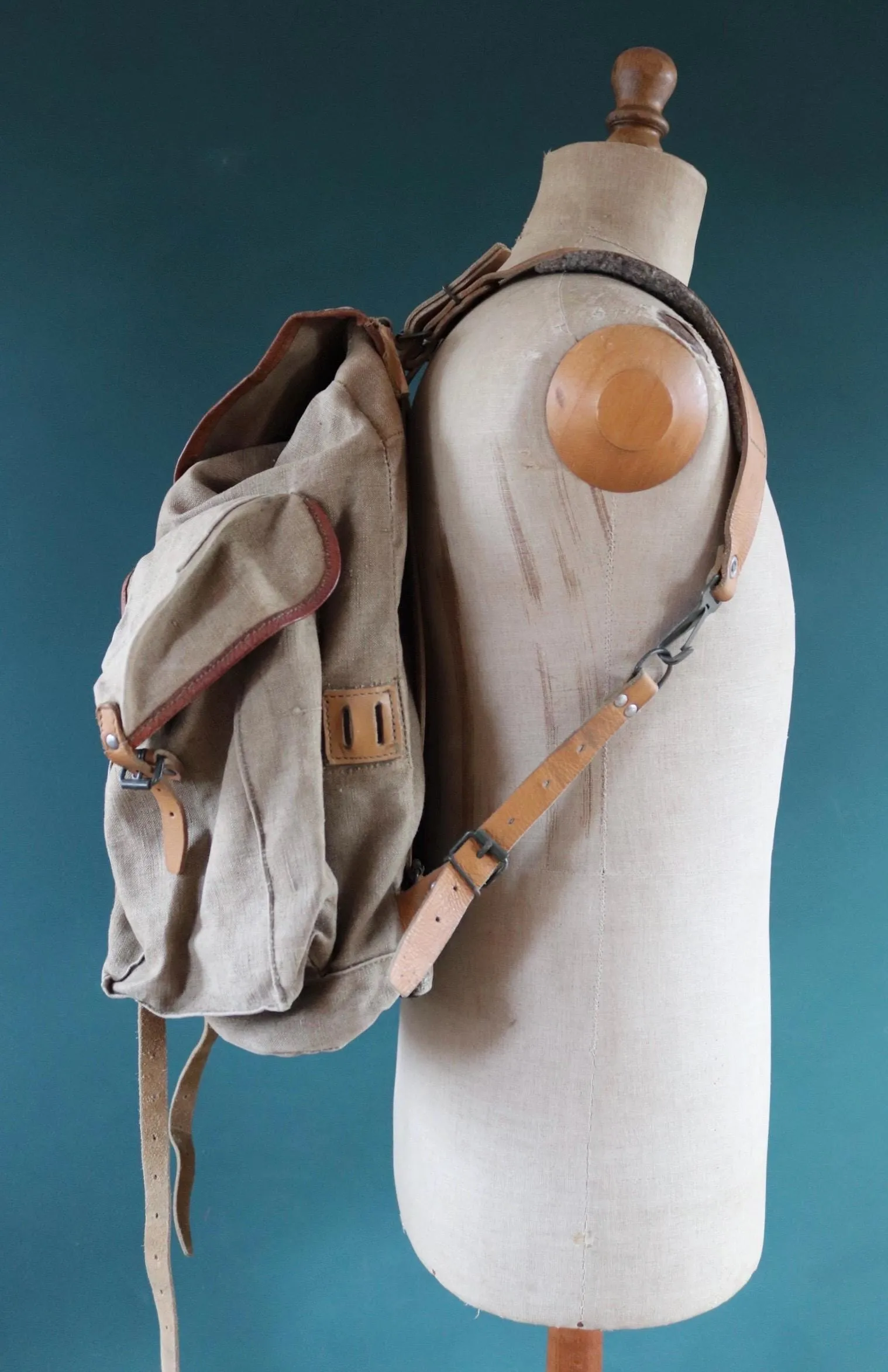 Vintage 1950s French army rucksack - military backpack made by Lafuma - khaki green cotton canvas - for camping and hiking - metal frame