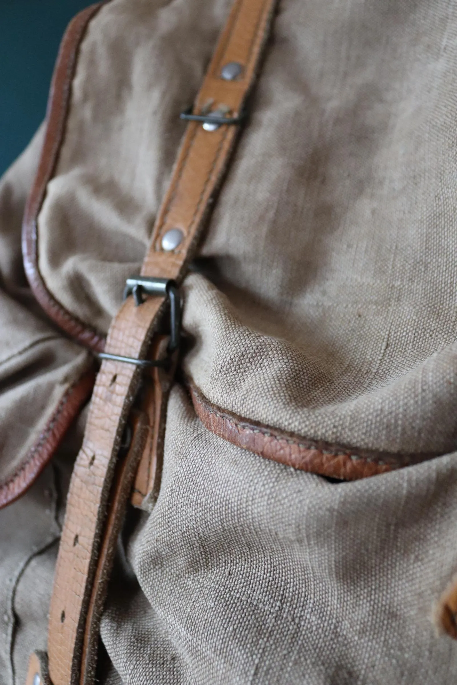Vintage 1950s French army rucksack - military backpack made by Lafuma - khaki green cotton canvas - for camping and hiking - metal frame
